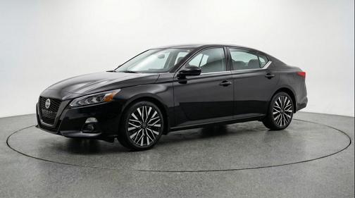 Super Black 2025 Nissan Altima SV FWD