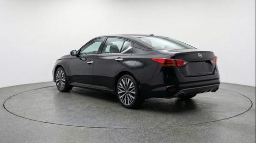 Super Black 2025 Nissan Altima SV FWD
