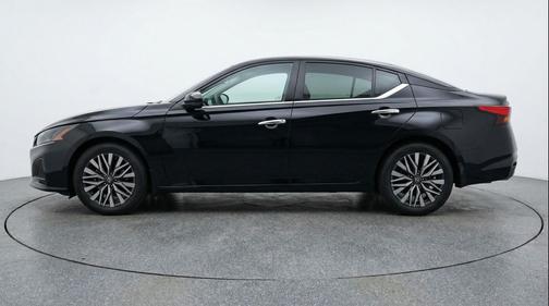 Super Black 2025 Nissan Altima SV FWD
