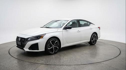 Pearl White Tricoat 2025 Nissan Altima SR FWD