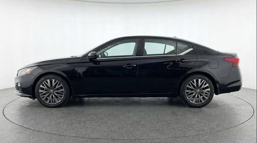 Super Black 2025 Nissan Altima SV FWD