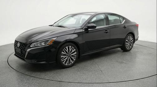 Super Black 2025 Nissan Altima SV FWD