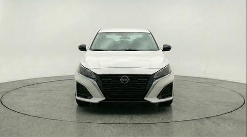 Glacier White 2025 Nissan Altima SV FWD