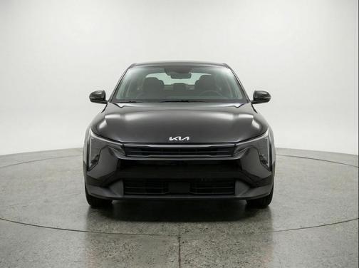 Aurora Black Pearl 2025 Kia K4 LXS