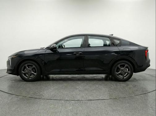 Aurora Black Pearl 2025 Kia K4 LXS