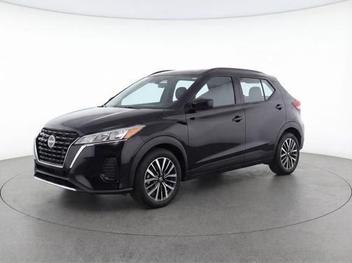 Super Black 2024 Nissan Kicks SV