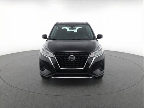 Super Black 2024 Nissan Kicks SV