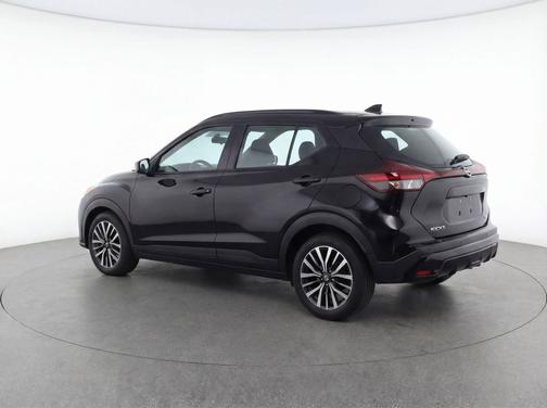 Super Black 2024 Nissan Kicks SV