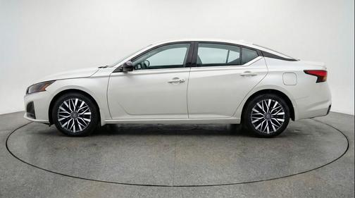 Glacier White 2025 Nissan Altima SV FWD