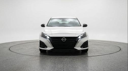 Glacier White 2025 Nissan Altima SV FWD