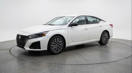 Glacier White 2025 Nissan Altima SV FWD