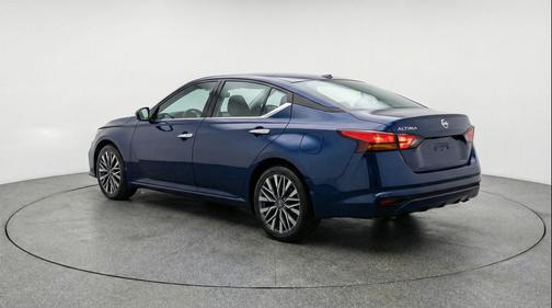 Super Black 2025 Nissan Altima SV FWD