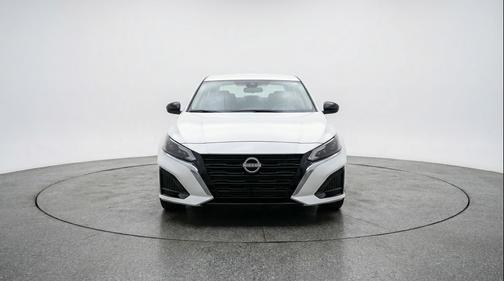 Glacier White 2025 Nissan Altima SV FWD