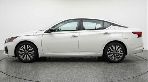 Glacier White 2025 Nissan Altima SV FWD