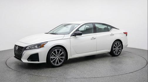 Glacier White 2025 Nissan Altima SV FWD