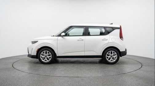 Snow White Pearl 2025 Kia Soul LX