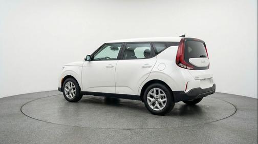 Snow White Pearl 2025 Kia Soul LX