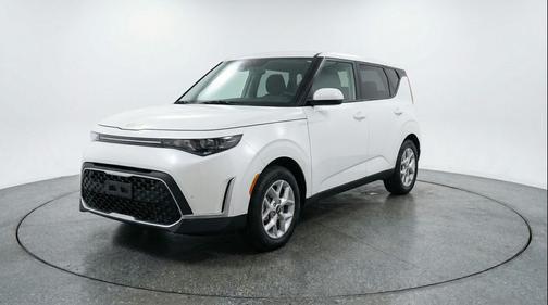 Snow White Pearl 2025 Kia Soul LX