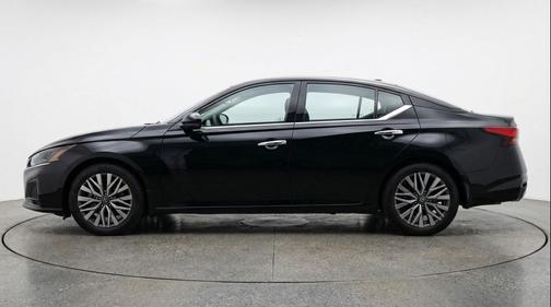 Super Black 2025 Nissan Altima SV FWD