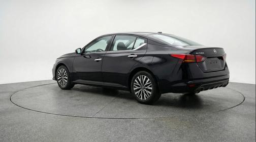 Super Black 2025 Nissan Altima SV FWD