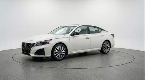 2025 Nissan Altima SV FWD