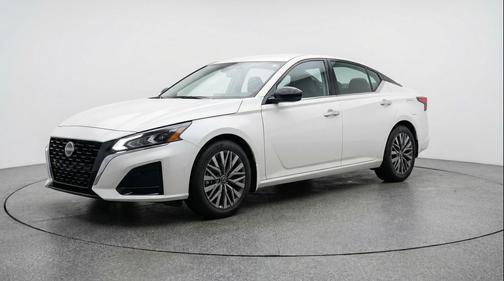 Glacier White 2025 Nissan Altima SV FWD