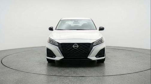 Glacier White 2025 Nissan Altima SV FWD