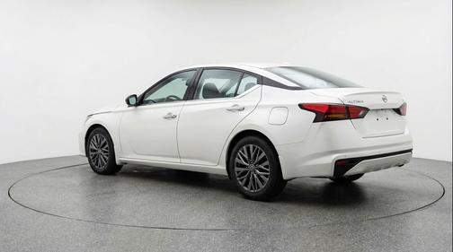 Glacier White 2025 Nissan Altima SV FWD