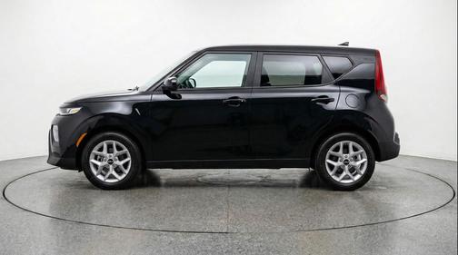 Fusion Black 2025 Kia Soul LX