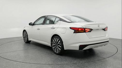 Glacier White 2025 Nissan Altima SV FWD