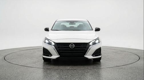 Glacier White 2025 Nissan Altima SV FWD