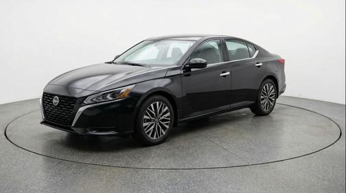 Super Black 2025 Nissan Altima SV FWD