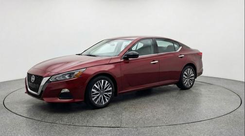 Garnet Pearl Metallic 2025 Nissan Altima SV FWD