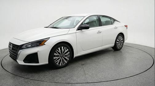 Pearl White Tricoat 2025 Nissan Altima SV FWD