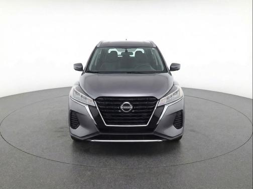 Gun Metallic 2024 Nissan Kicks SV