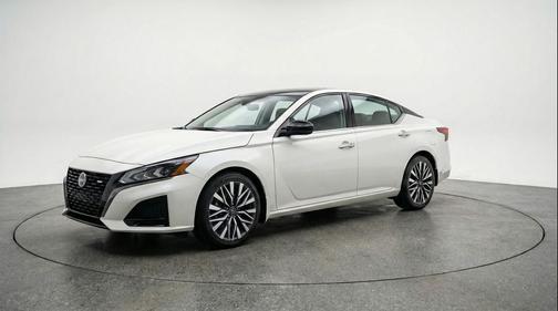 Glacier White 2025 Nissan Altima SV FWD