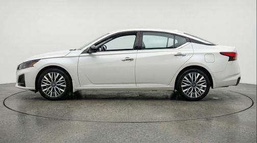 Glacier White 2025 Nissan Altima SV FWD