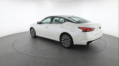 Glacier White 2025 Nissan Altima SV FWD