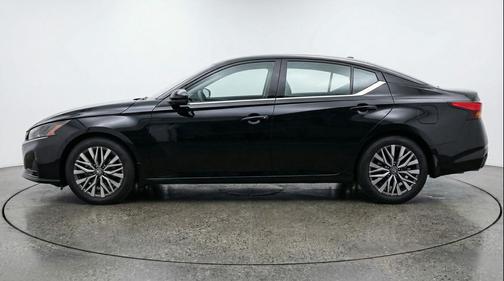 Super Black 2025 Nissan Altima SV FWD