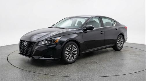 Super Black 2025 Nissan Altima SV FWD