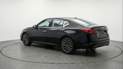 Super Black 2025 Nissan Altima SV FWD