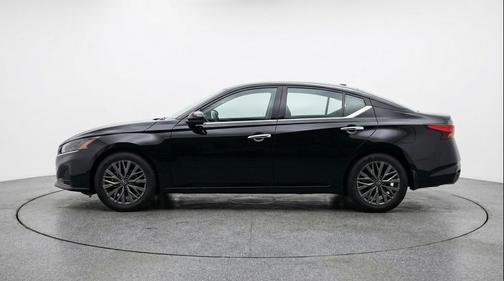 Super Black 2025 Nissan Altima SV FWD