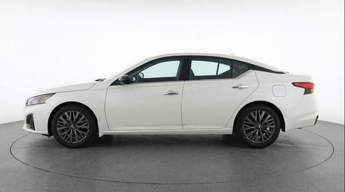 Glacier White 2025 Nissan Altima SV FWD