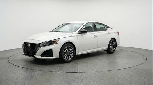 Glacier White 2025 Nissan Altima SV FWD