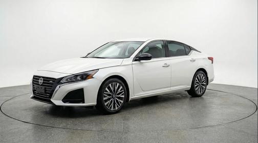 Glacier White 2025 Nissan Altima SV FWD