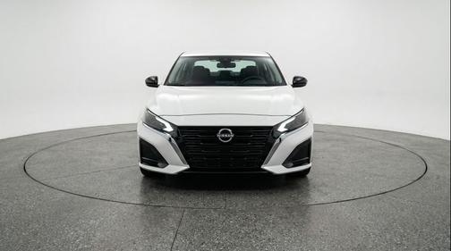 Glacier White 2025 Nissan Altima SV FWD