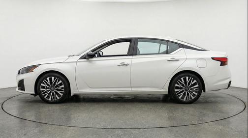 Pearl White Tricoat 2025 Nissan Altima SV FWD