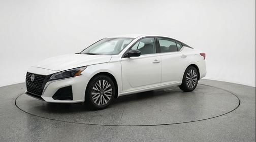 Pearl White Tricoat 2025 Nissan Altima SV FWD
