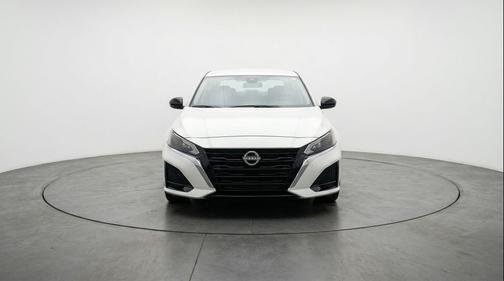 Pearl White Tricoat 2025 Nissan Altima SV FWD