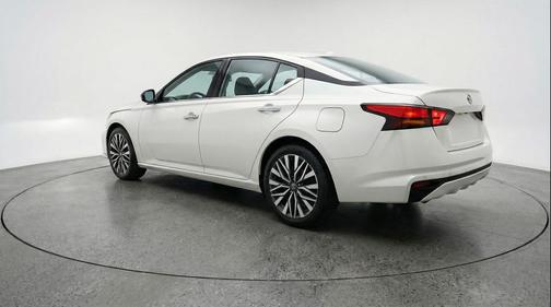 Pearl White Tricoat 2025 Nissan Altima SV FWD